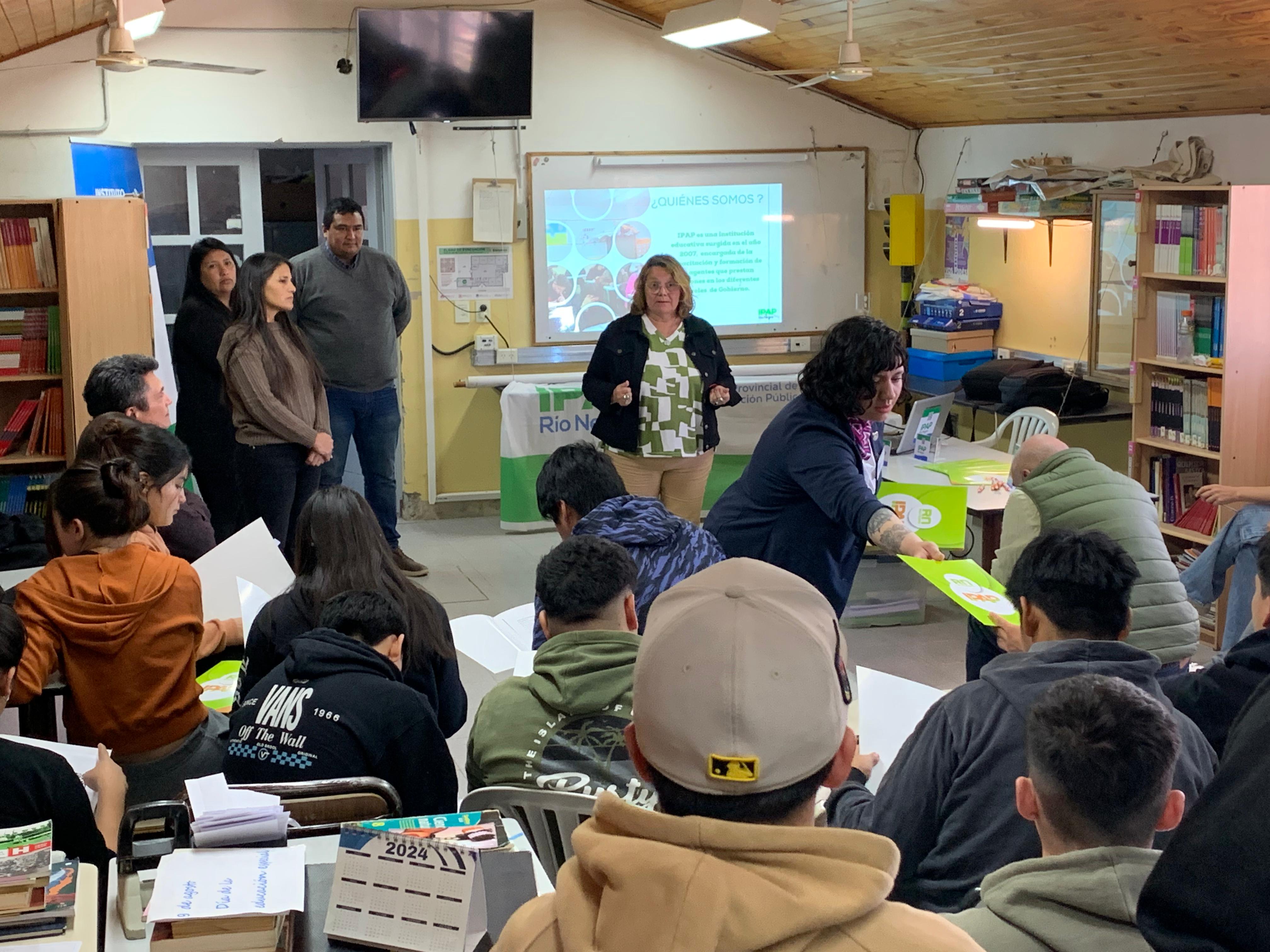 IPAP acerc� su oferta acad�mica a estudiantes secundarios en Pilcaniyeu